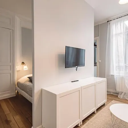 Roi Soleil, Face A La Cathedrale - 2G Apartment Reims Exterior photo
